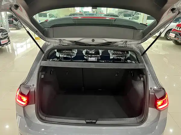 Volkswagen Golf 2025
