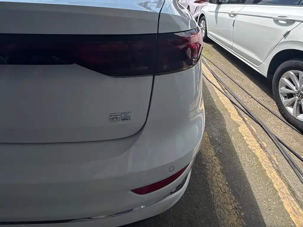 Geely Emgrand 2022