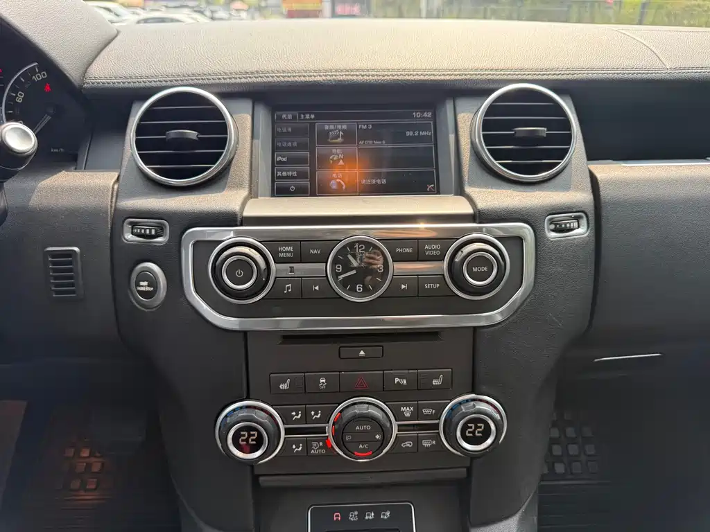 Land Rover Discovery 2016 — фото 14