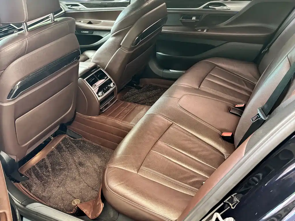 BMW 7 Series 2018 — фото 8