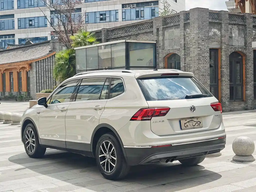 Volkswagen Tiguan L 2017 — фото 4