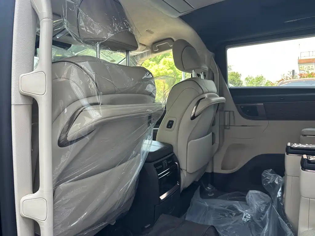 Toyota Alphard — фото 11