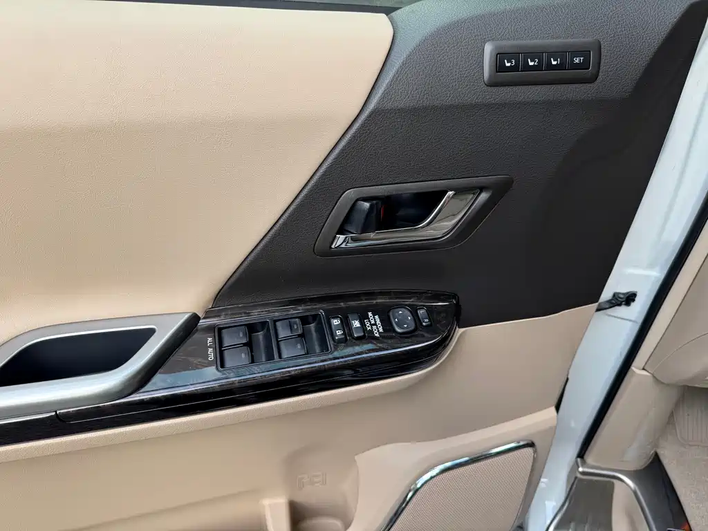 Toyota Alphard 2016 — фото 8