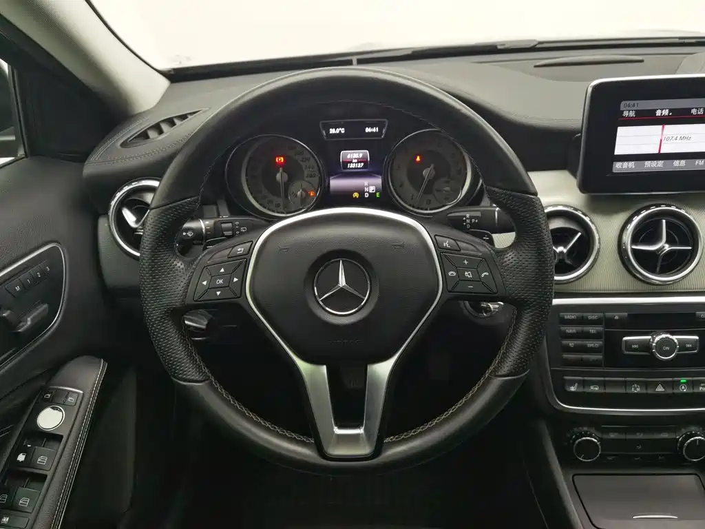 Mercedes-Benz GLA 2015 — фото 11