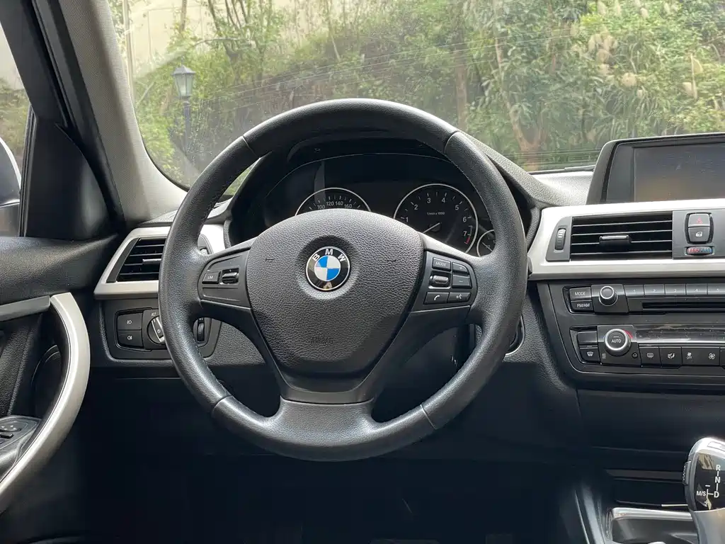 BMW 3 Series 2014 — фото 16