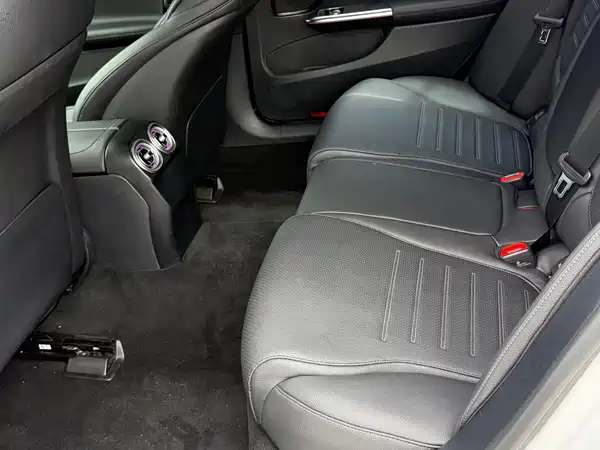 Mercedes-Benz C-Class 2024