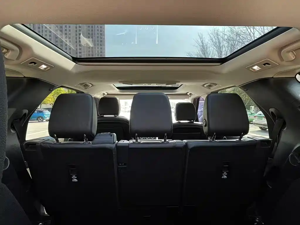 Land Rover Discovery 2019 — фото 17