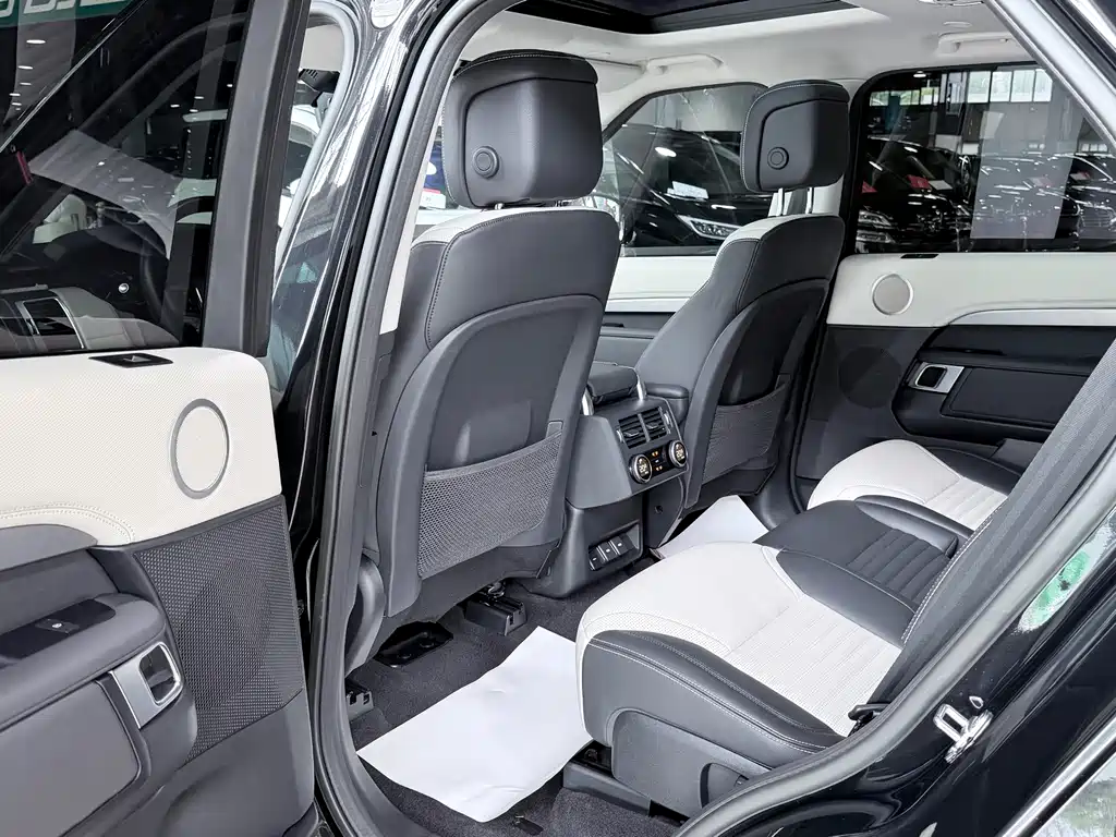 Land Rover Discovery 2023 — фото 12