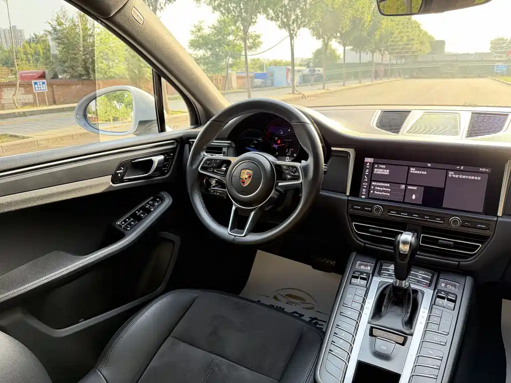 Porsche Macan 2019 — фото 23