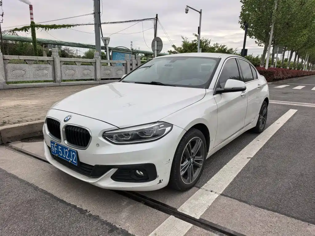 BMW 1 Series 2019 — фото 1