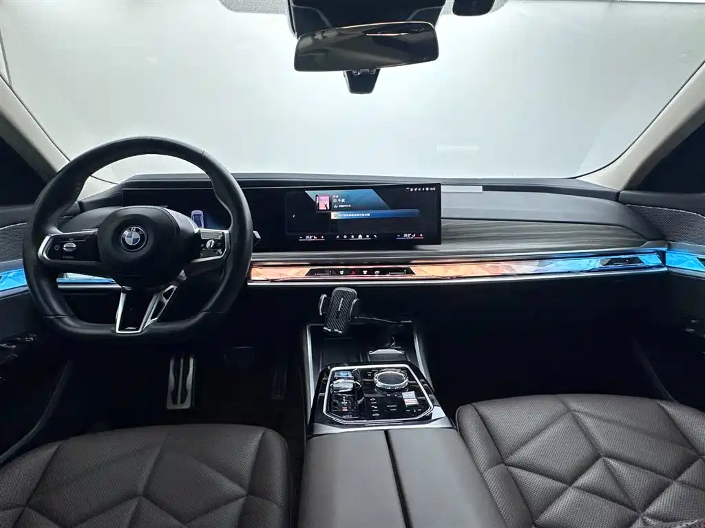 BMW i7 2023 — фото 7