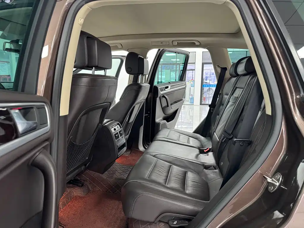 Volkswagen Touareg 2015 — фото 11