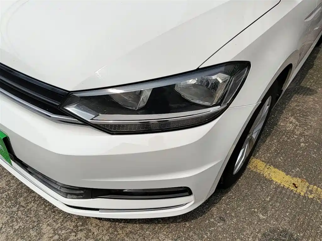 Volkswagen Touran 2017 — фото 24
