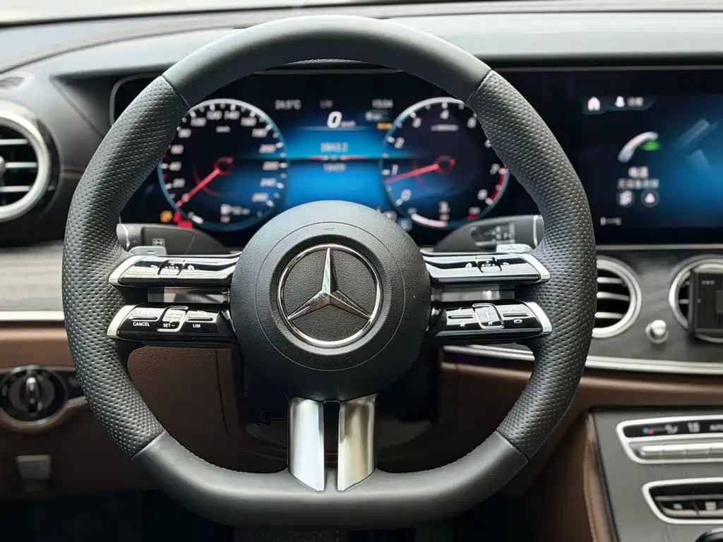 Mercedes-Benz E-Class 2024 — фото 10