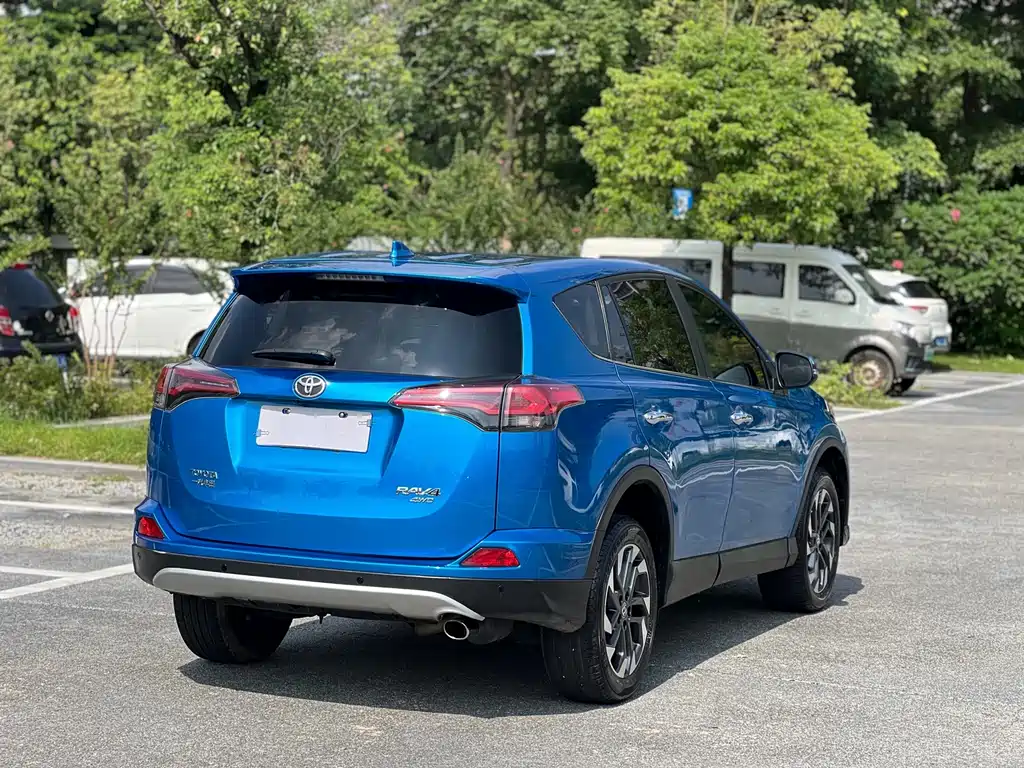 Toyota RAV4 2016 — фото 6