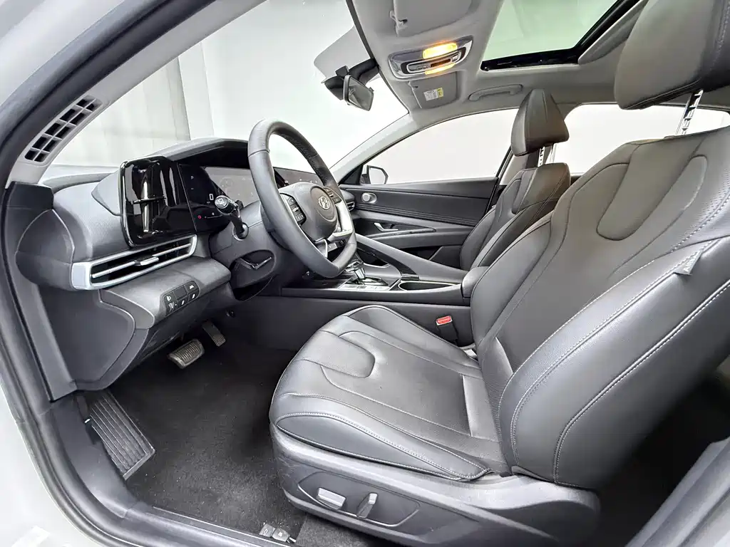 Hyundai Elantra 2022