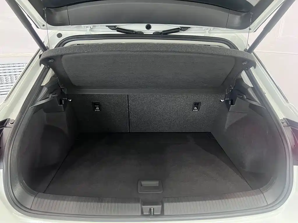 Volkswagen T-Roc 2023 — фото 17