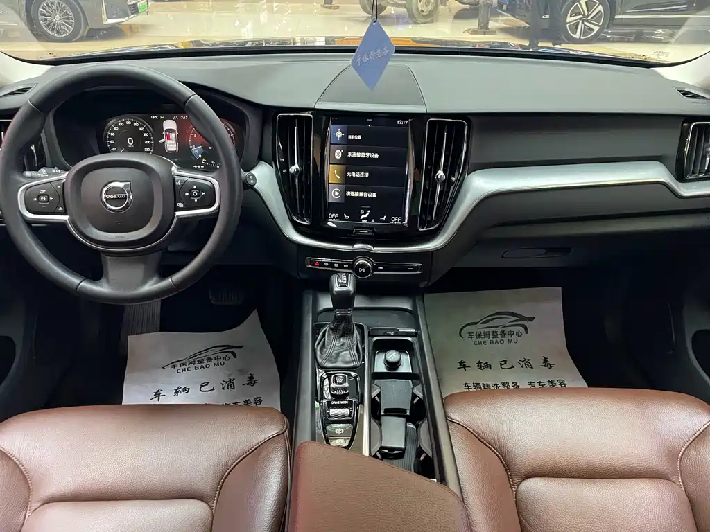 Volvo XC60 2018 — фото 10