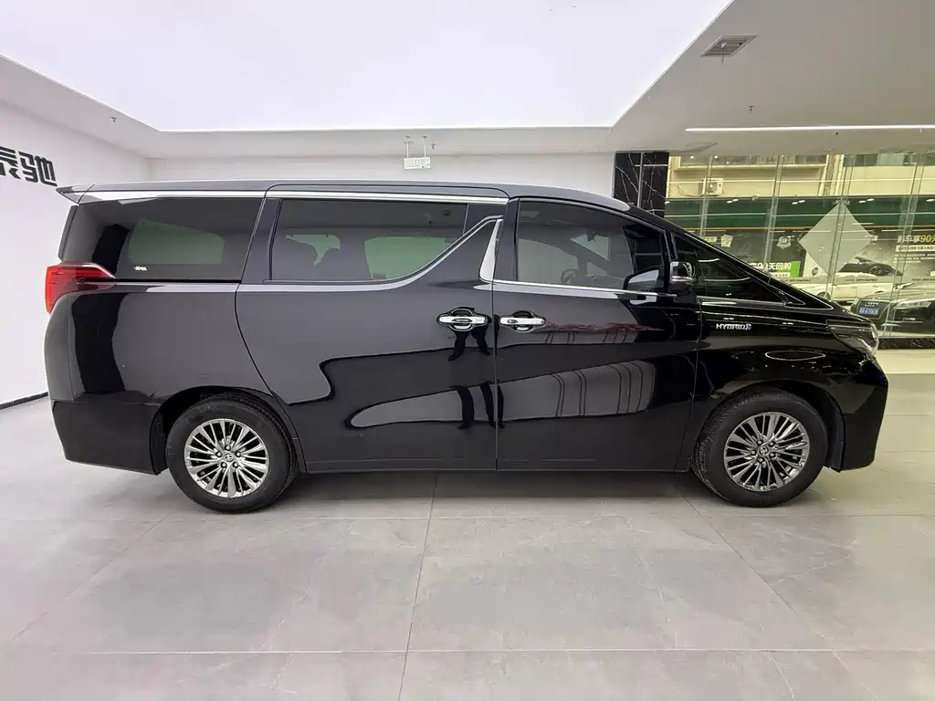 Toyota Alphard 2021 — фото 11