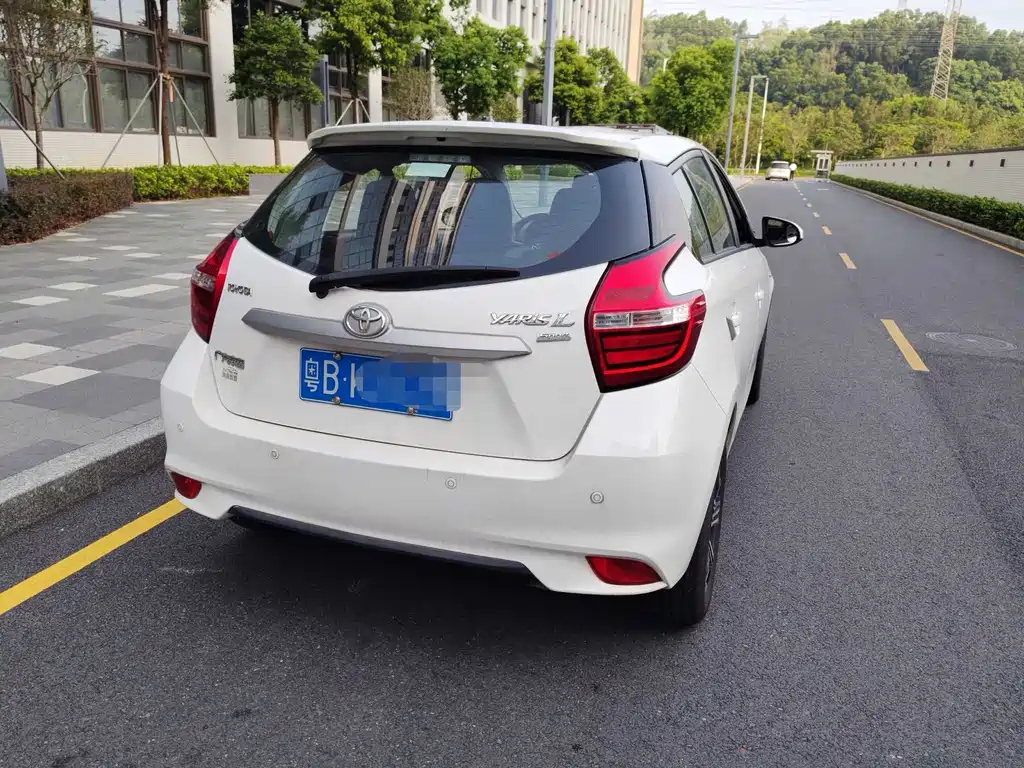 Toyota Yaris L 2022