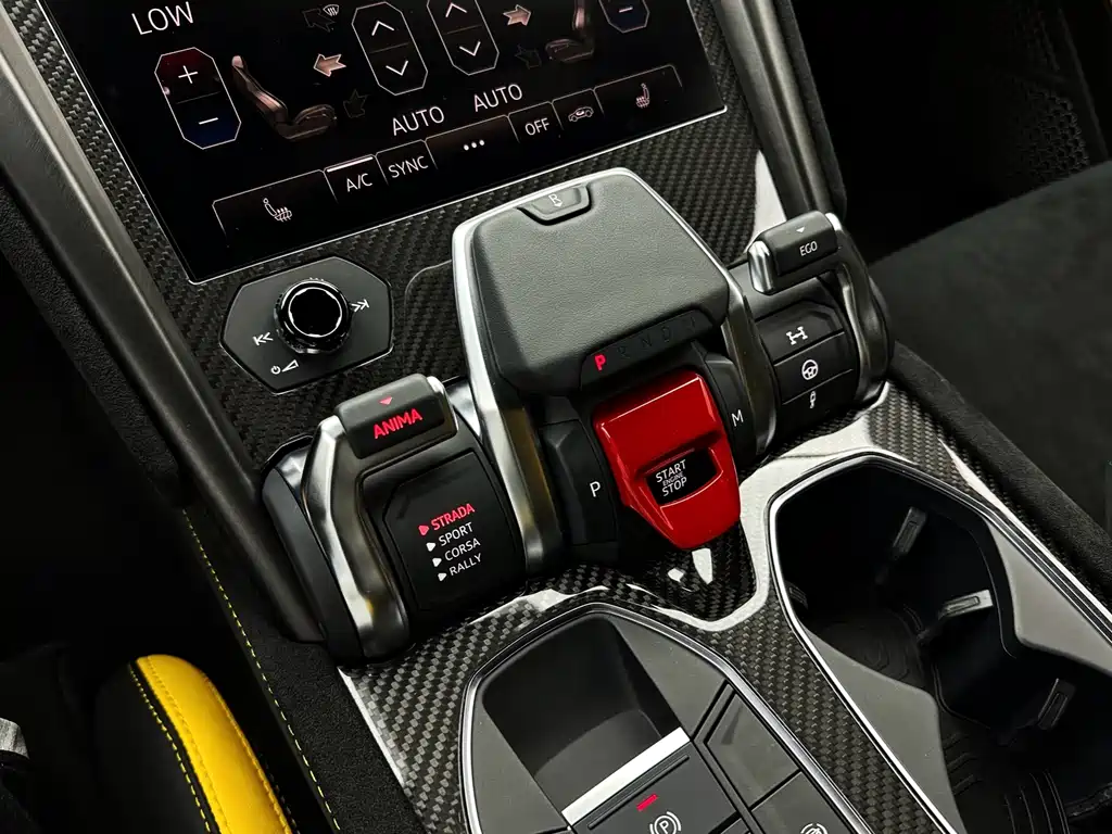 Lamborghini Urus 2023 — фото 28