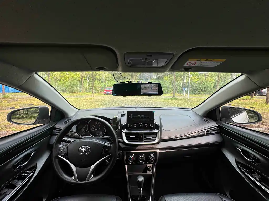 Toyota Yaris L 2022 — фото 15