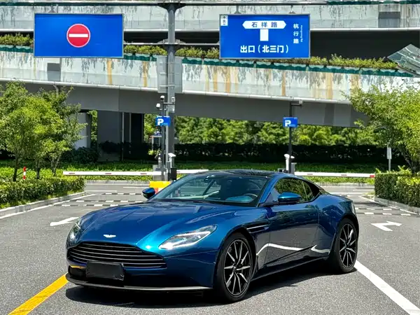 Aston Martin DB11 2020