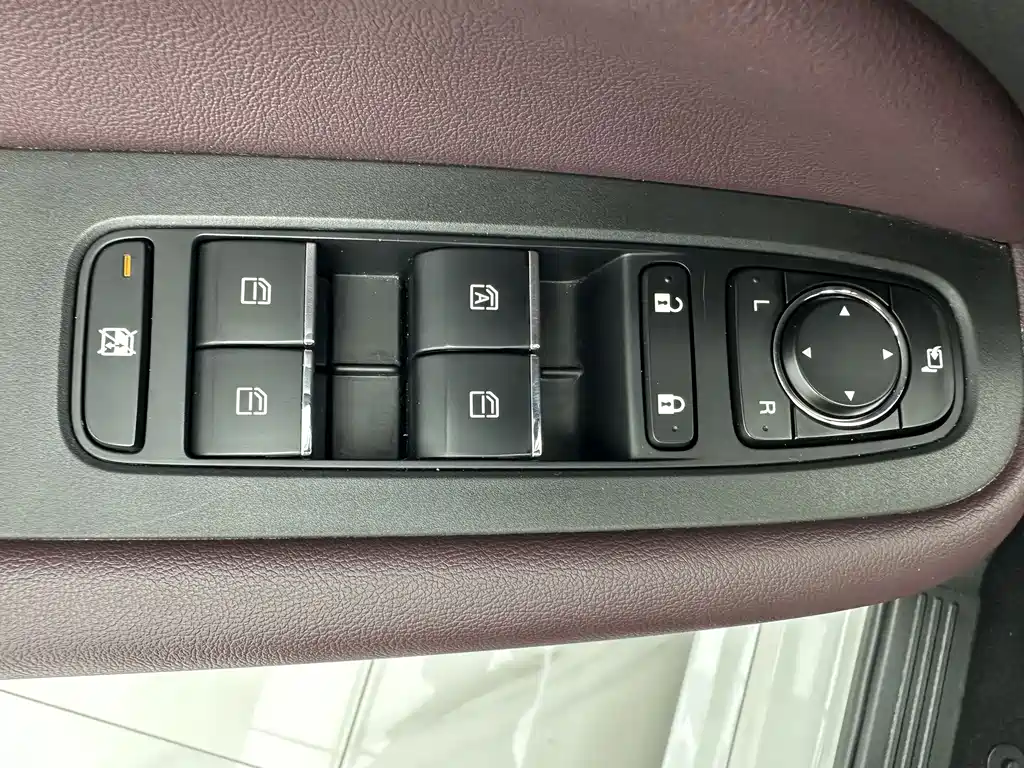 GAC Trumpchi M6 2022 — фото 11