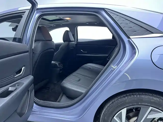 Hyundai Elantra 2024 — фото 11