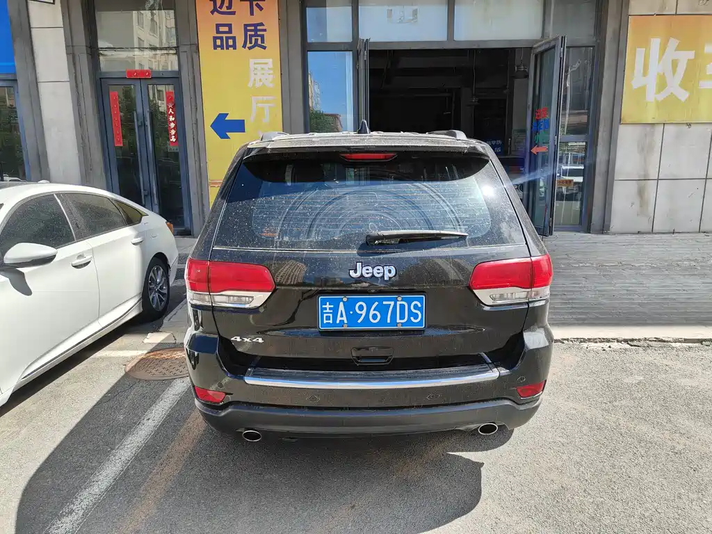 Jeep Grand Cherokee 2018 — фото 9