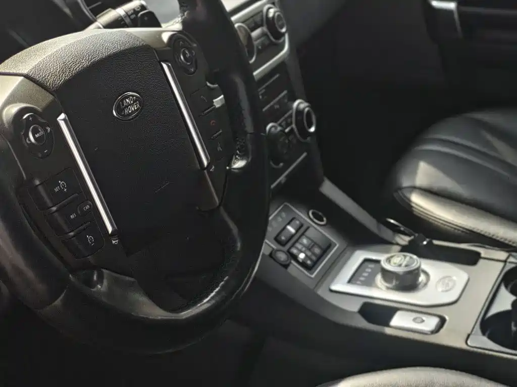 Land Rover Discovery 2016 — фото 12