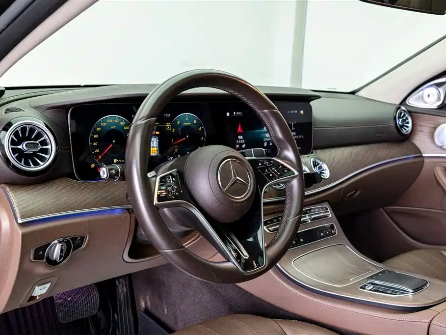 Mercedes-Benz E-Class 2023 — фото 18
