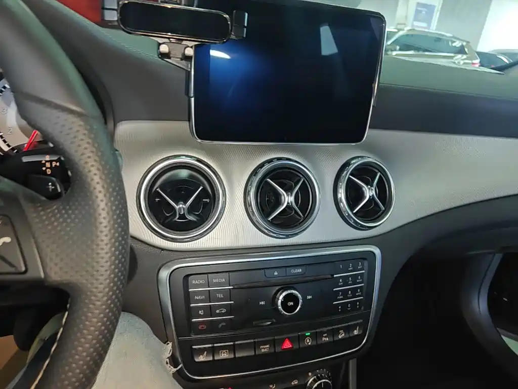 Mercedes-Benz GLA 2016 — фото 13