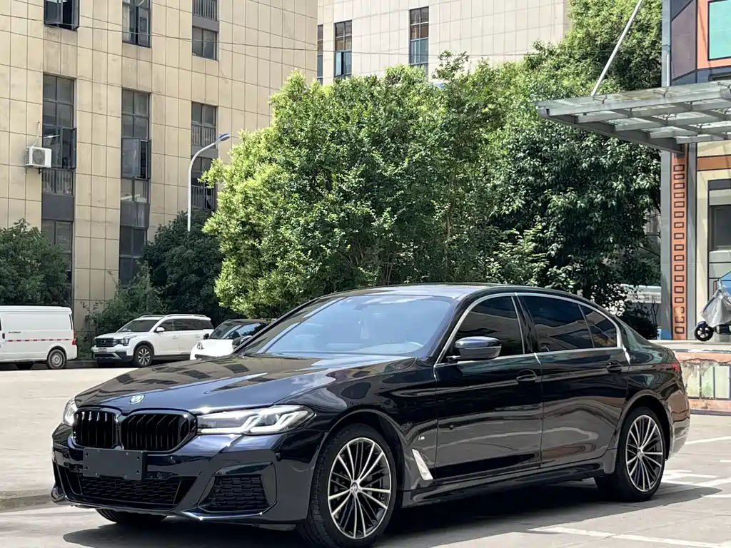 BMW 5 Series 2021 — фото 1