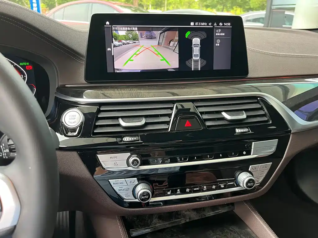 BMW 5 Series 2020 — фото 13