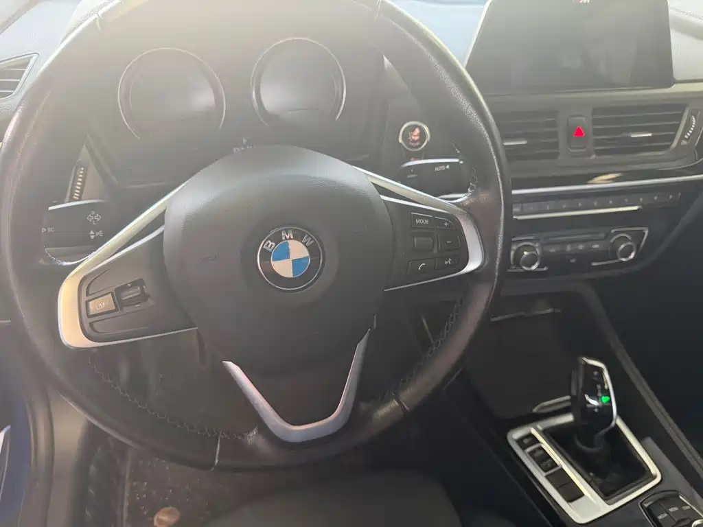 BMW 1 Series 2018 — фото 12