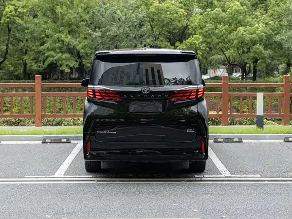 Toyota Alphard 2024