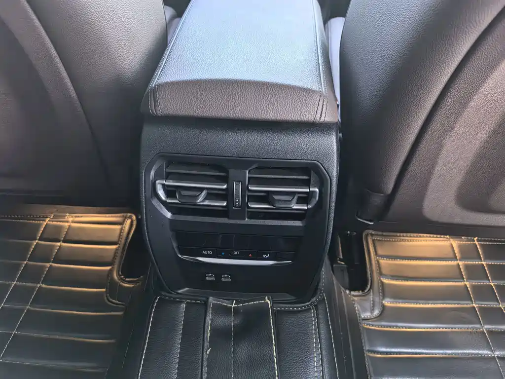 BMW i3 2024 — фото 11