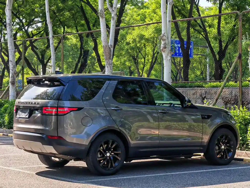 Land Rover Discovery 2018 — фото 15