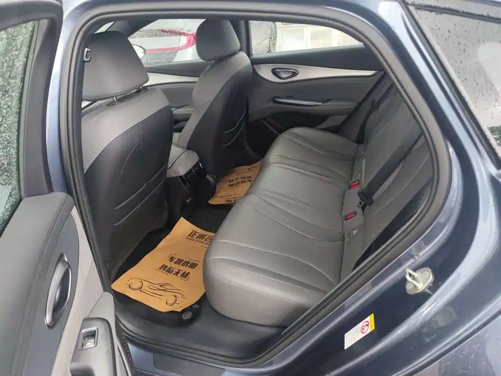 BYD Seal 07 DM-i 2025 — фото 8