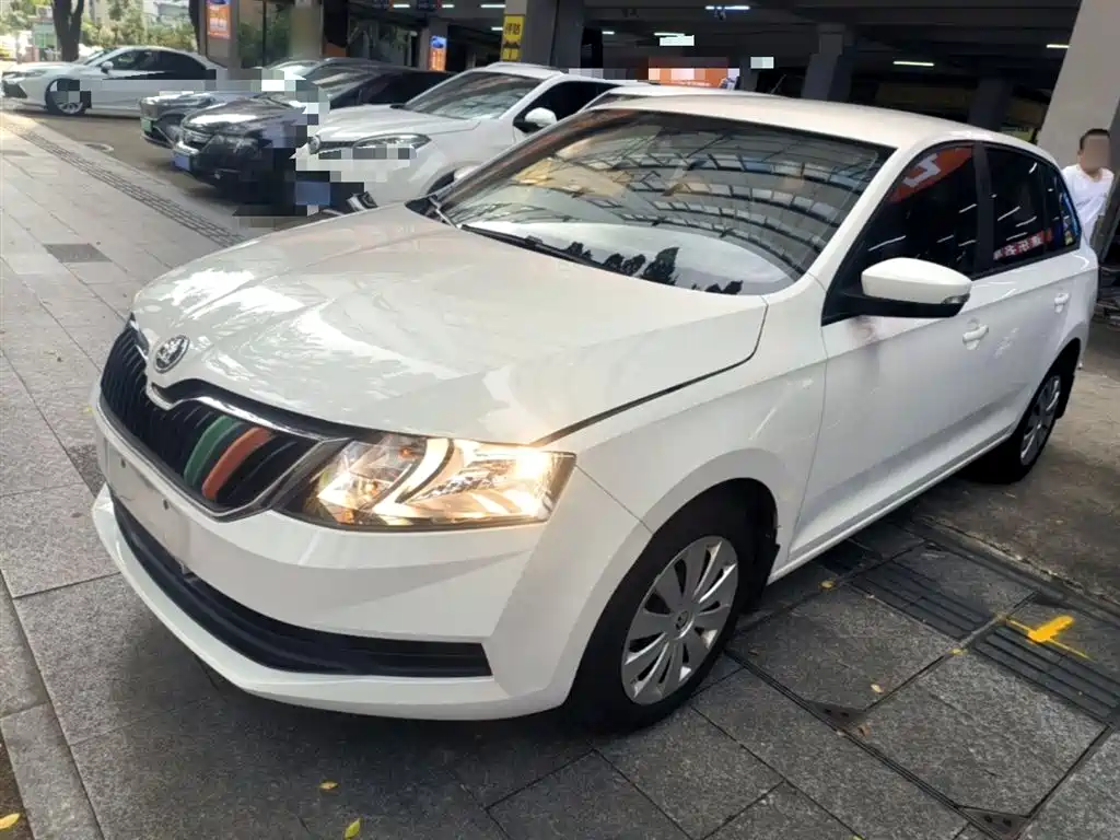 Skoda Rapid Spaceback 2020 — фото 2