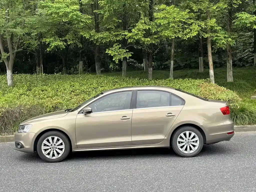 Volkswagen Sagitar 2013