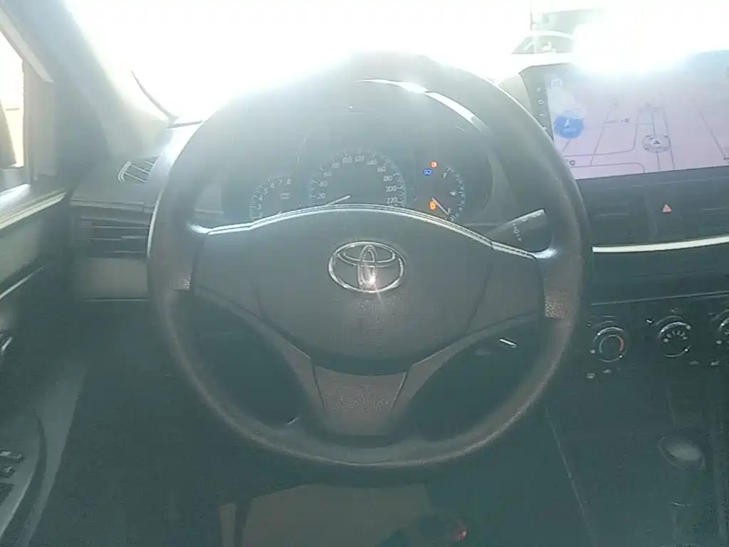 Toyota Yaris L 2018 — фото 11