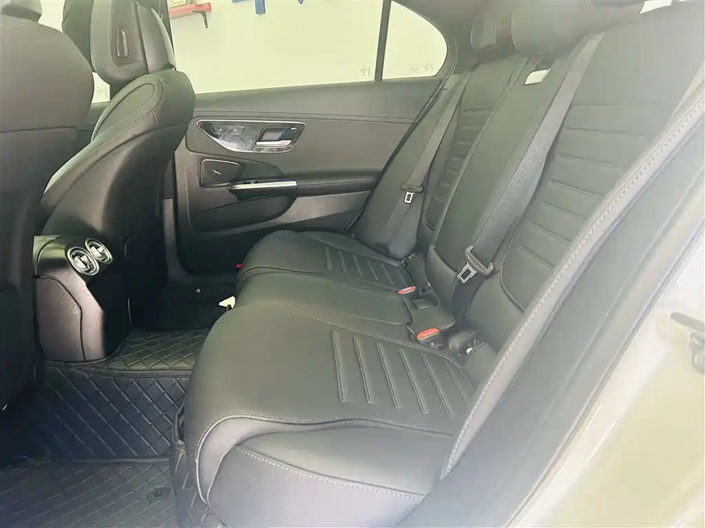 Mercedes-Benz C-Class 2023 — фото 22