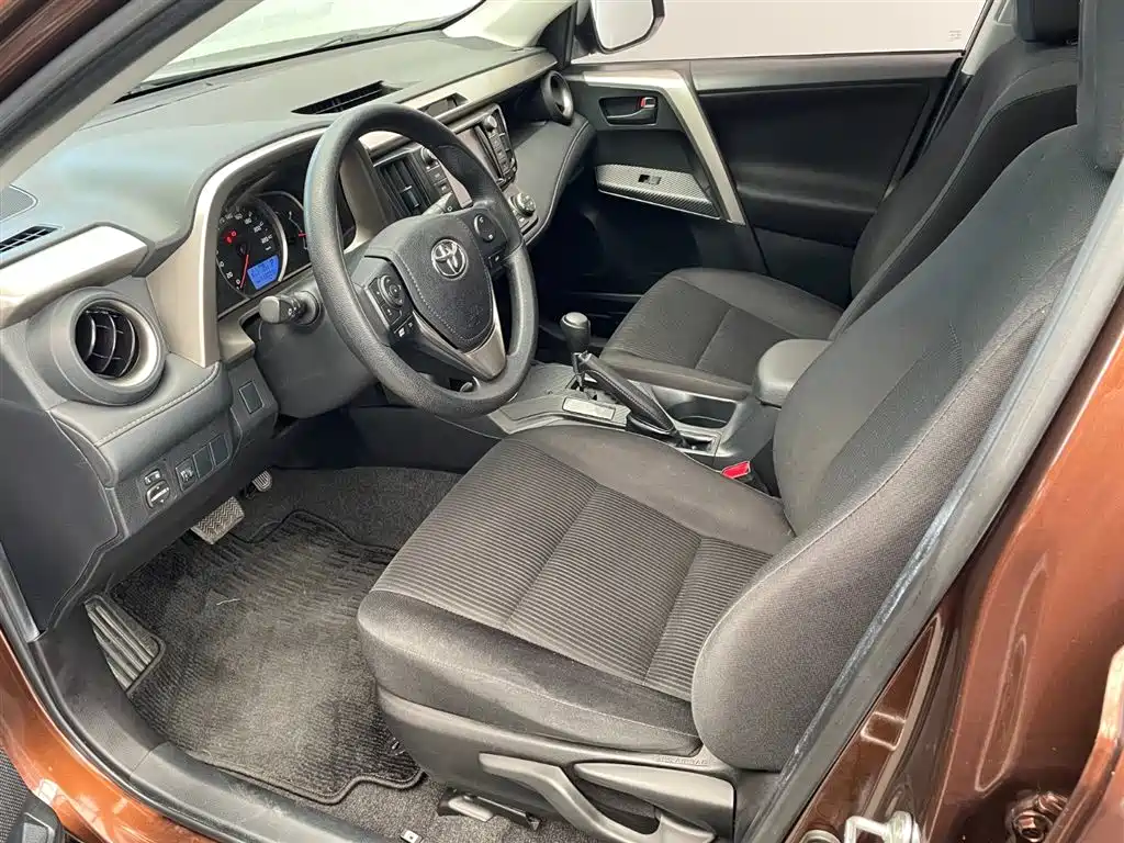 Toyota RAV4 2016 — фото 6