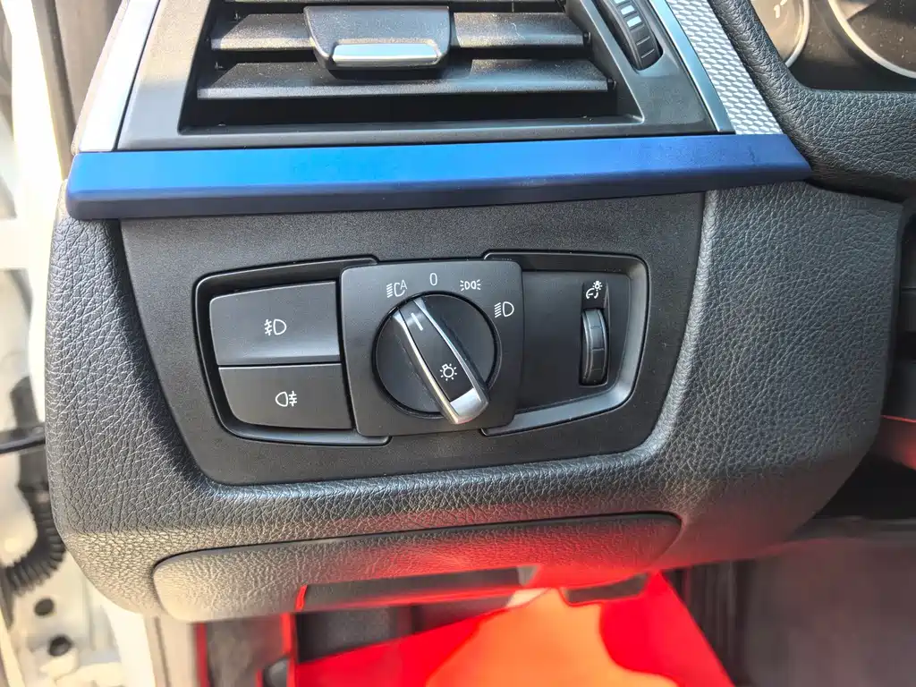 BMW 3 Series 2018 — фото 9