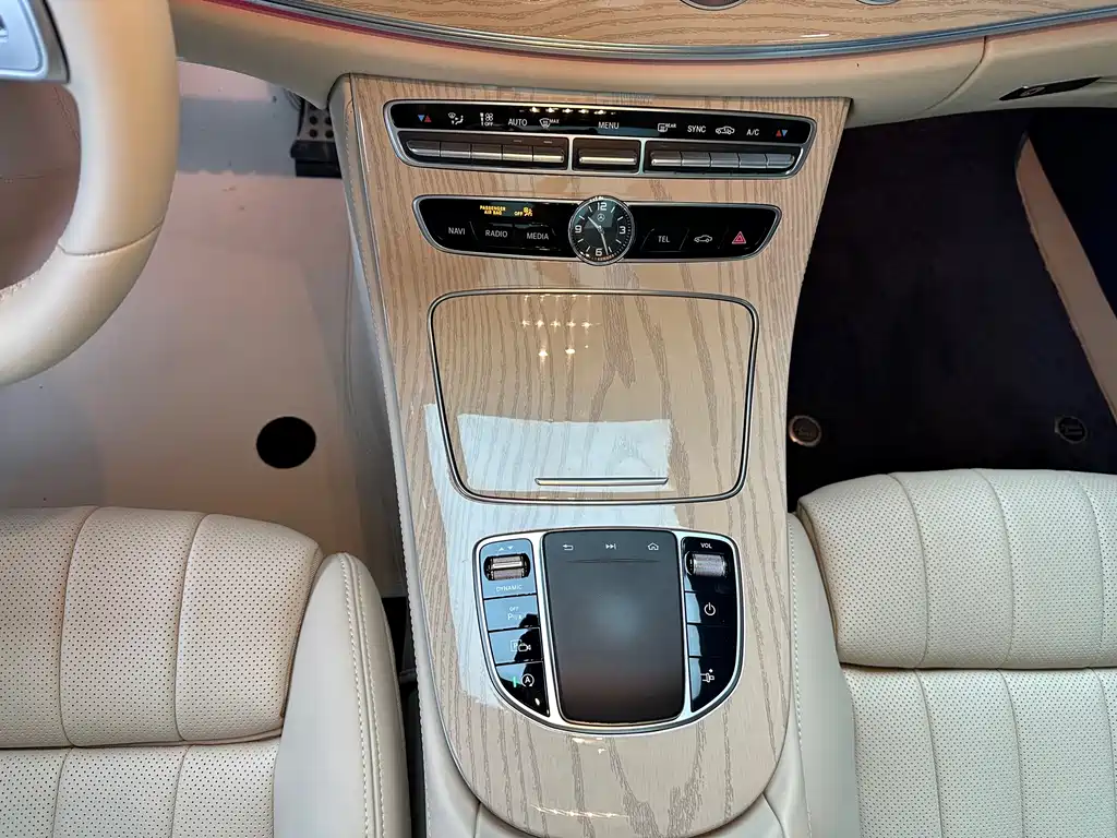 Mercedes-Benz E-Class 2020 — фото 11