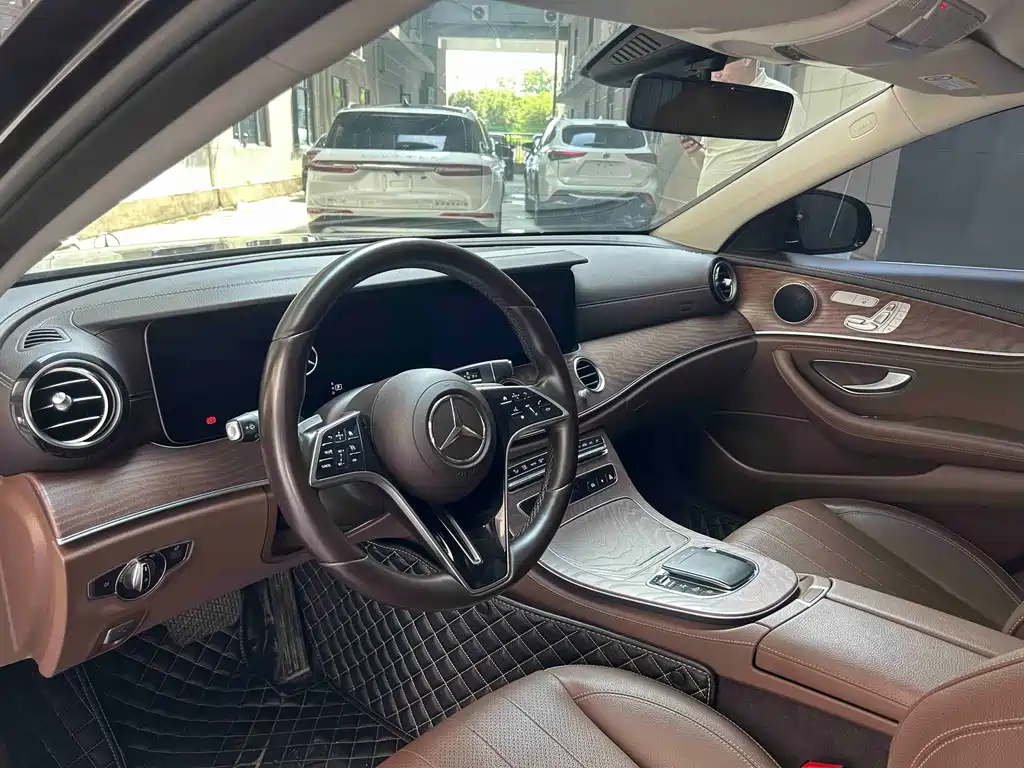 Mercedes-Benz E-Class 2023 — фото 15