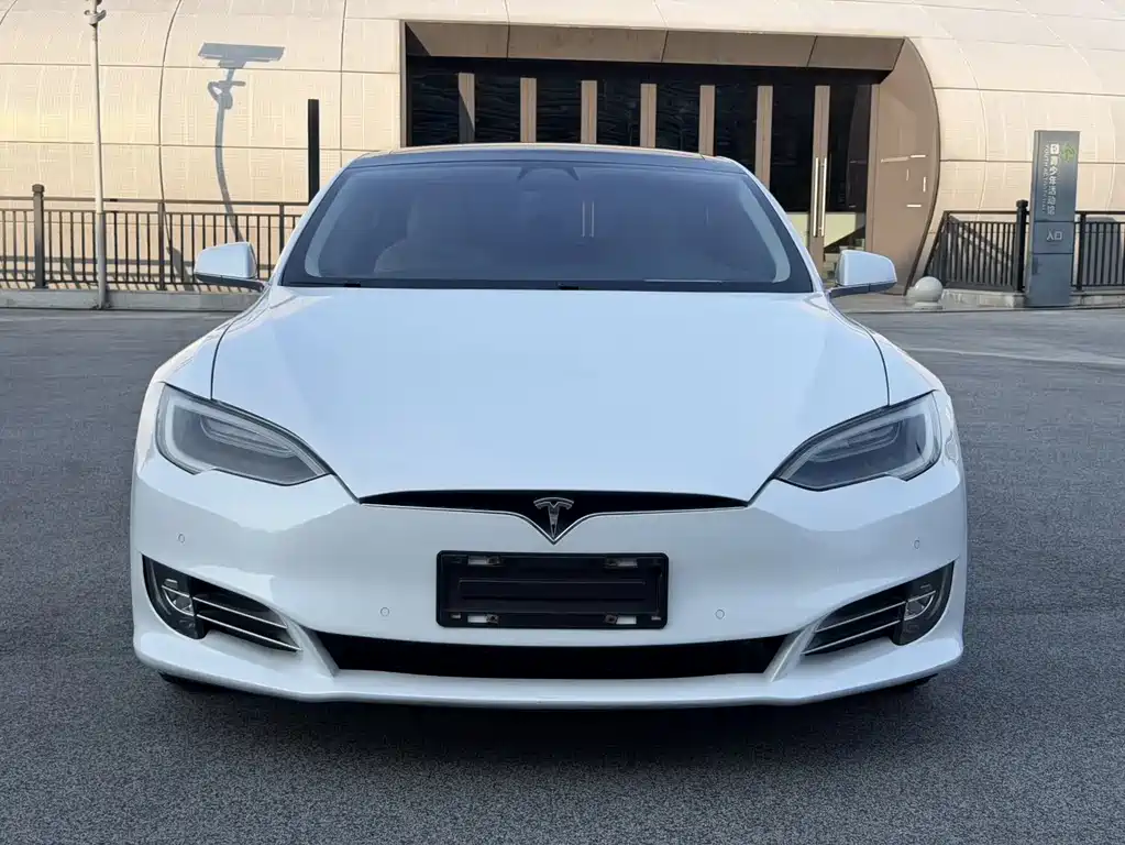 Tesla Model S 2018 — фото 2