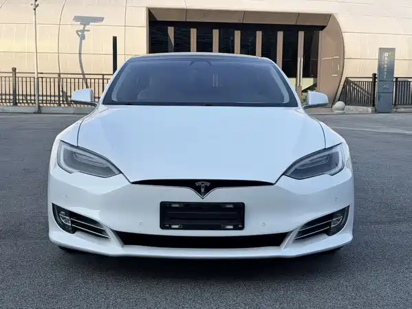 Tesla Model S 2018